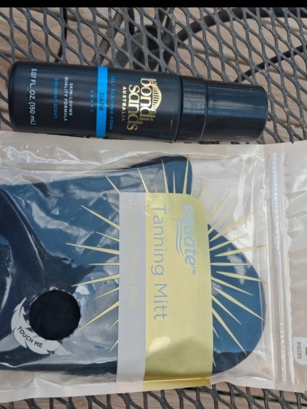 Bondi Sands Dark Foam Self Tanner with Black Tanning Mitt